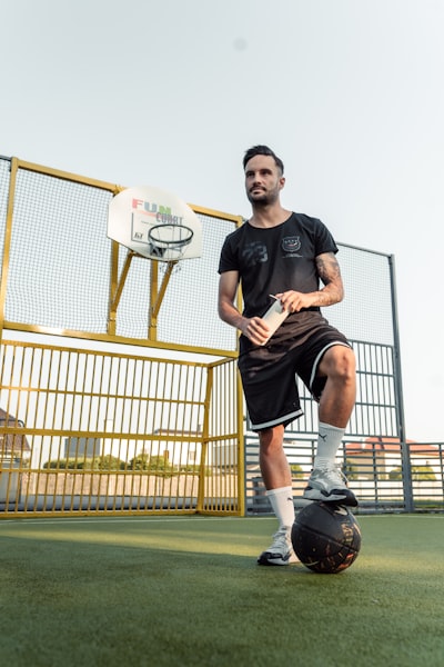يوميات موظف في شركةعندما يكون الكافيين هو المدير الحقيقي